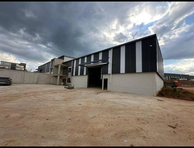 555M² WAREHOUSE TO LET IN LANSERIA